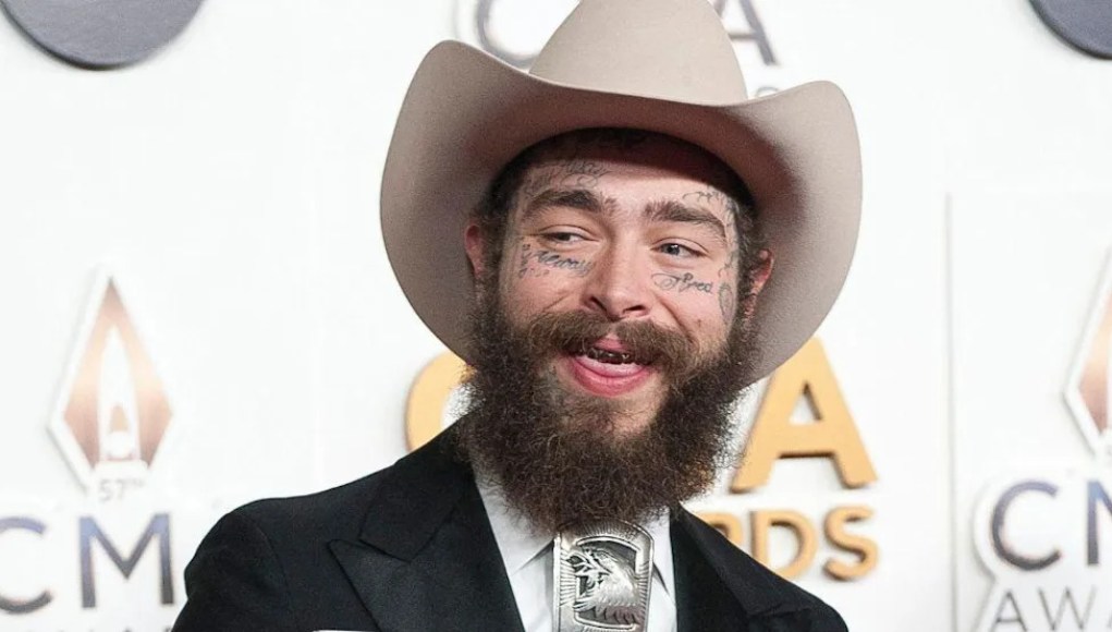 Post Malone pone su pérdida de peso extrema en exhibición en audaz anuncio de ropa interior cuando los fanáticos se vuelven locos por sus tatuajes Post Malone pone su pérdida de peso extrema en exhibición en audaz anuncio de ropa interior cuando los fanáticos se vuelven locos por sus tatuajes