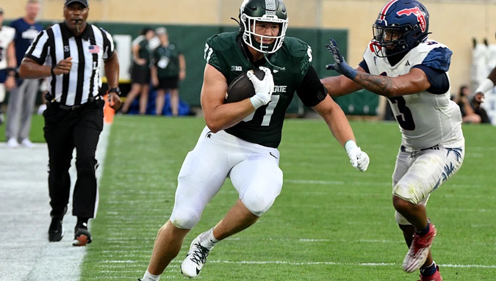 Transferencia del estado de Michigan TE Michael Masunas se compromete con Texas Transferencia del estado de Michigan TE Michael Masunas se compromete con Texas