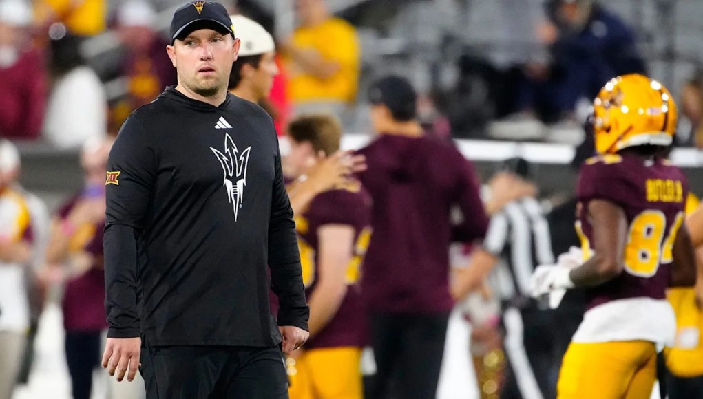 El HC Kenny Dillingham del fútbol americano del estado de Arizona todavía no acaba con los rumores de Michigan El HC Kenny Dillingham del fútbol americano del estado de Arizona todavía no acaba con los rumores de Michigan