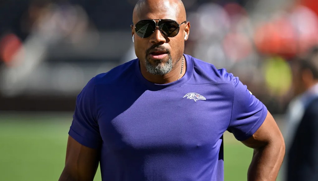 Anthony Weaver deja los Miami Dolphins por los Baltimore Ravens Anthony Weaver deja los Miami Dolphins por los Baltimore Ravens