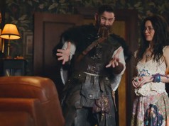 Las estrellas de ‘Ghosts’ acaban con la pelea de muebles de Flower y Thorfinn