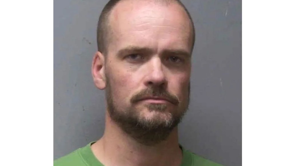 Propietario de un alquiler de lujo arrestado después de que la policía alegara que filmó a huéspedes, incluidos menores, en momentos «privados» Propietario de un alquiler de lujo arrestado después de que la policía alegara que filmó a huéspedes, incluidos menores, en momentos «privados»