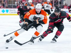 Los Flyers hacen un gran cambio en la alineación antes del cuarto juego