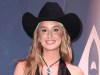 Lainey Wilson brilla con flecos metálicos en el evento CMA antes de su histórico concierto como anfitriona
