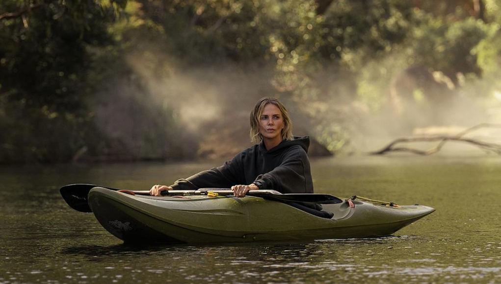 Taron Egerton caza a Charlize Theron en el desierto australiano en el emocionante tráiler de “Apex” Taron Egerton caza a Charlize Theron en el desierto australiano en el emocionante tráiler de “Apex”