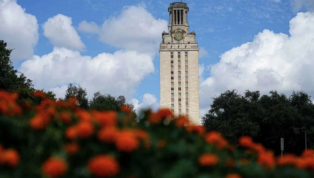 UT recibirá al juez de la Corte Suprema Clarence Thomas en un evento no publicitado de abril UT recibirá al juez de la Corte Suprema Clarence Thomas en un evento no publicitado de abril