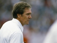 Raymond Berry, quien llevó a los Patriots a su primera aparición en el Super Bowl, muere a los 93 años