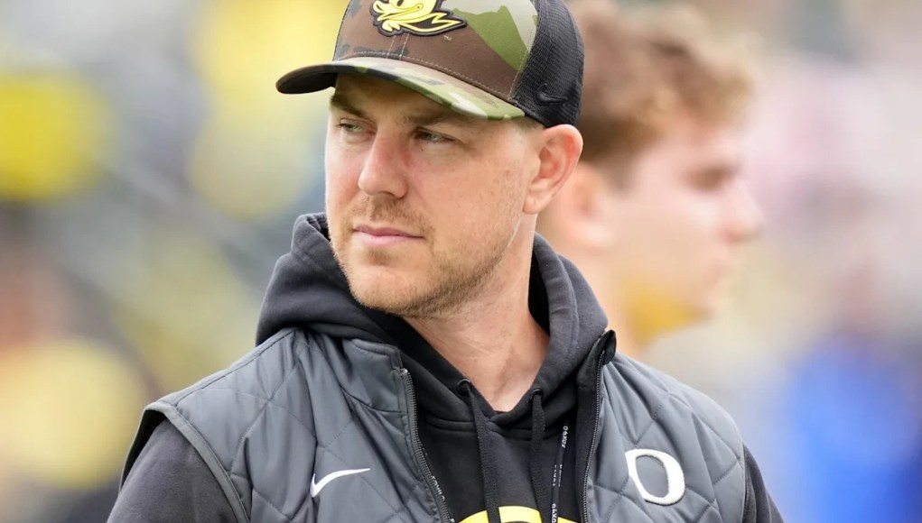 Kentucky contrata al coordinador ofensivo de Oregon Will Stein para reemplazar a Mark Stoops Kentucky contrata al coordinador ofensivo de Oregon Will Stein para reemplazar a Mark Stoops