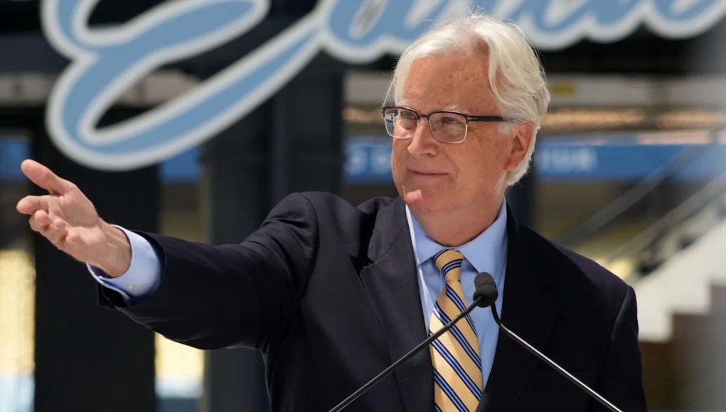 Según los informes, la familia de los autobuses para vender la propiedad mayoritaria de los Lakers de Los Ángeles a Mark Walter en un trato récord de $ 10 mil millones Según los informes, la familia de los autobuses para vender la propiedad mayoritaria de los Lakers de Los Ángeles a Mark Walter en un trato récord de $ 10 mil millones