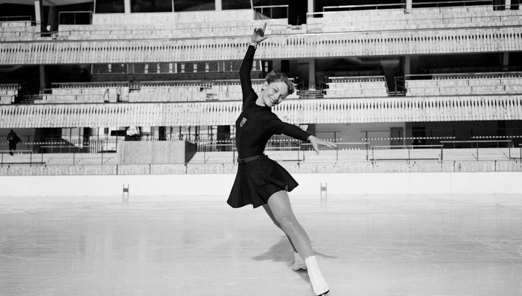 Tenley Albright y Carol Heiss reviven su triunfo olímpico en patinaje de hace 70 años en Cortina Tenley Albright y Carol Heiss reviven su triunfo olímpico en patinaje de hace 70 años en Cortina