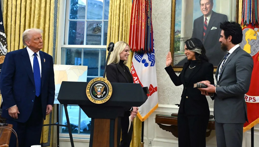 Un amplio grupo de funcionarios estadounidenses continúa la lucha de Trump contra el «Estado profundo» Un amplio grupo de funcionarios estadounidenses continúa la lucha de Trump contra el «Estado profundo»