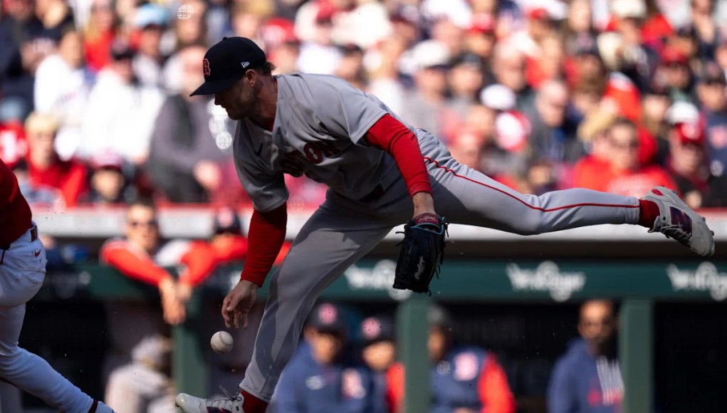Los Medias Rojas lanzan un salvaje juego de entradas extra ante los Rojos en una montaña rusa impulsada por ABS Los Medias Rojas lanzan un salvaje juego de entradas extra ante los Rojos en una montaña rusa impulsada por ABS