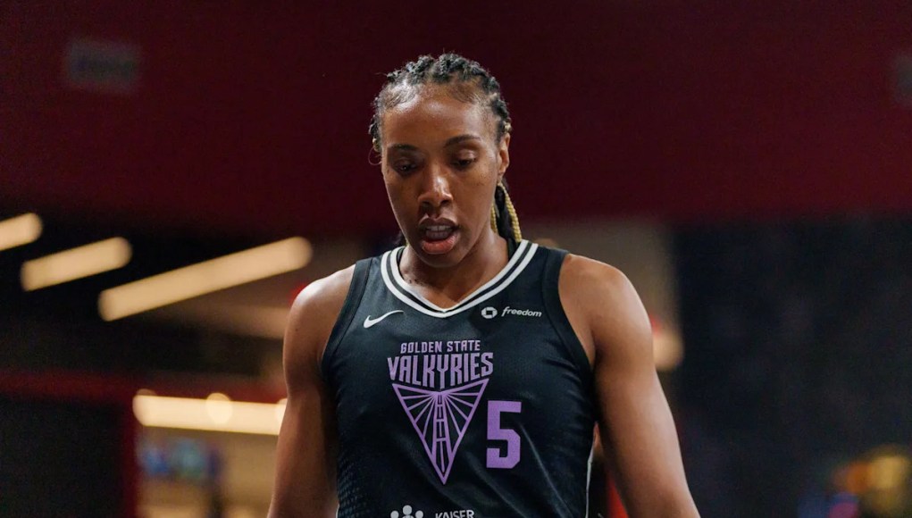 Kayla Thornton de Valkyries para perder el resto de la temporada con una lesión en la rodilla All-Star Forward sufrió en la práctica Kayla Thornton de Valkyries para perder el resto de la temporada con una lesión en la rodilla All-Star Forward sufrió en la práctica