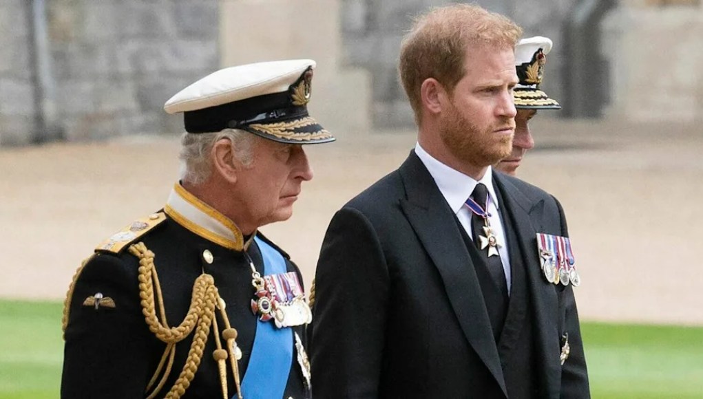 El rey Charles se enfrenta a una nueva tormenta después de las explosivas acusaciones del Príncipe Harry El rey Charles se enfrenta a una nueva tormenta después de las explosivas acusaciones del Príncipe Harry