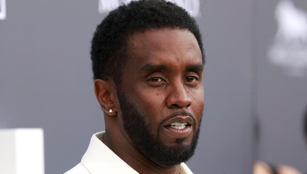 Diddy Juror se retiró después de respuestas «inconsistentes» sobre dónde vive; Los abogados de Diddy se oponen y denuncian el prejuicio racial Diddy Juror se retiró después de respuestas «inconsistentes» sobre dónde vive; Los abogados de Diddy se oponen y denuncian el prejuicio racial