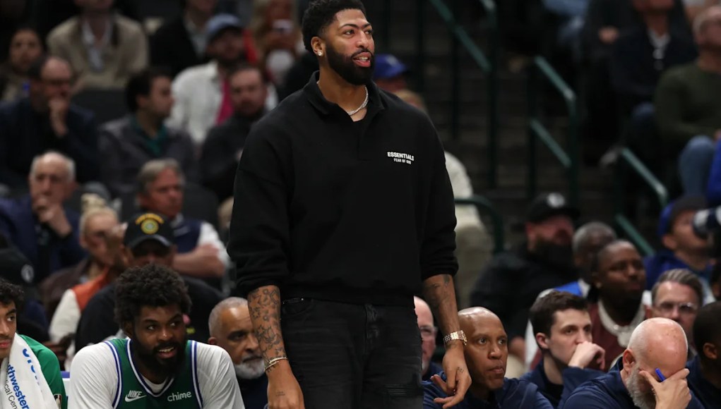 El propietario de los Mavericks, Patrick Dumont, suspende el regreso de Anthony Davis por una distensión en la pantorrilla: Informe El propietario de los Mavericks, Patrick Dumont, suspende el regreso de Anthony Davis por una distensión en la pantorrilla: Informe