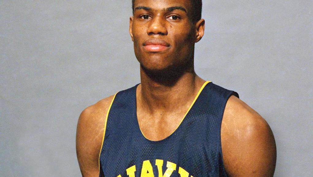 Cómo el juego de 50 puntos de David Robinson en el torneo de la NCAA ayudó a revolucionar el mundo de la tarjeta comercial Cómo el juego de 50 puntos de David Robinson en el torneo de la NCAA ayudó a revolucionar el mundo de la tarjeta comercial