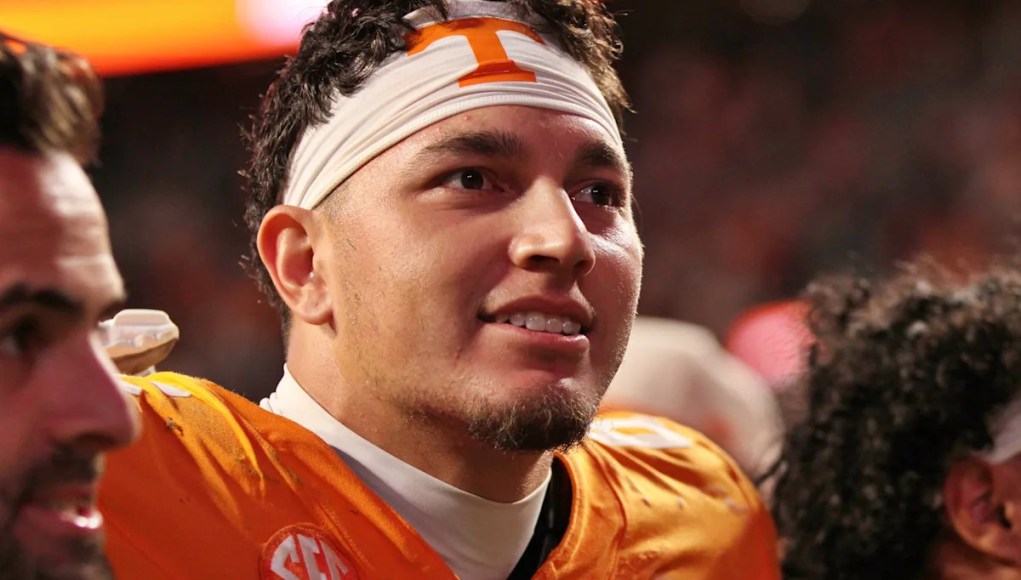 Joey Aguilar podría regresar a Tennessee en 2026 Joey Aguilar podría regresar a Tennessee en 2026