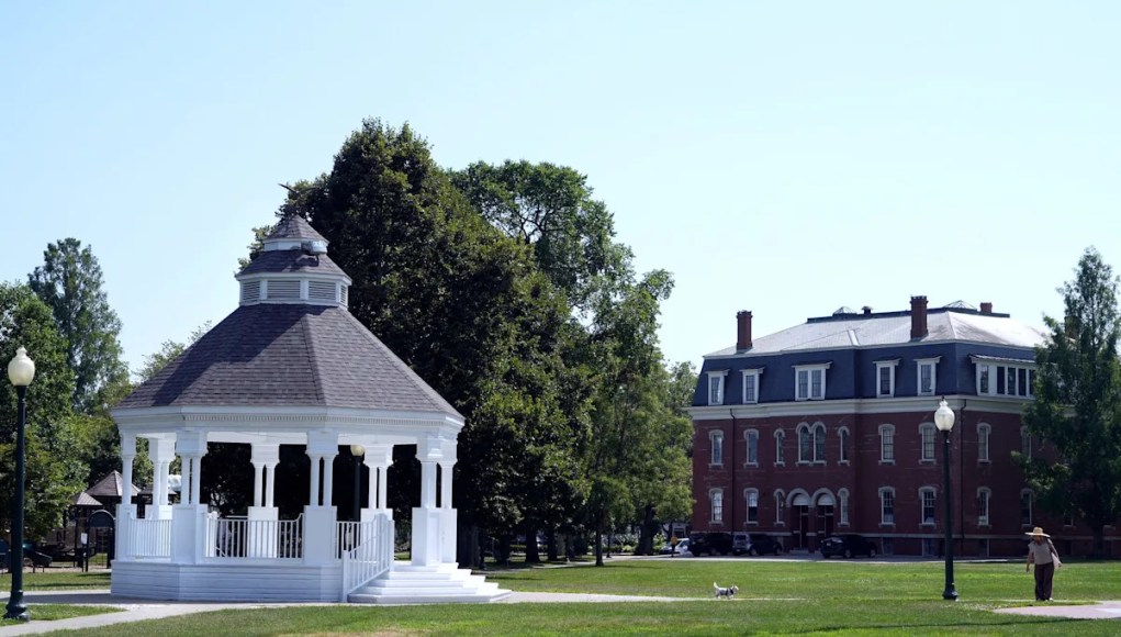 M. Night Shyamalan lo hará llover el 5 de agosto en Bristol para una sesión de películas. Ver los detalles M. Night Shyamalan lo hará llover el 5 de agosto en Bristol para una sesión de películas. Ver los detalles