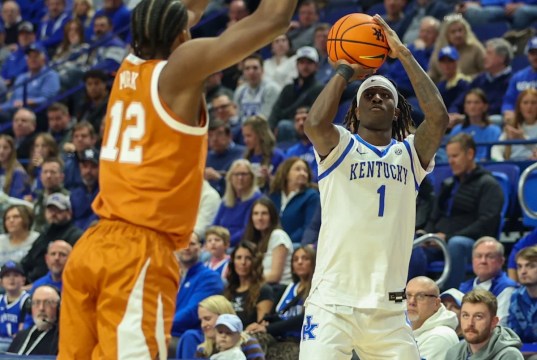 Denzel Aberdeen, aparentemente fuera de elegibilidad, ingresa al portal de transferencias de la NCAA