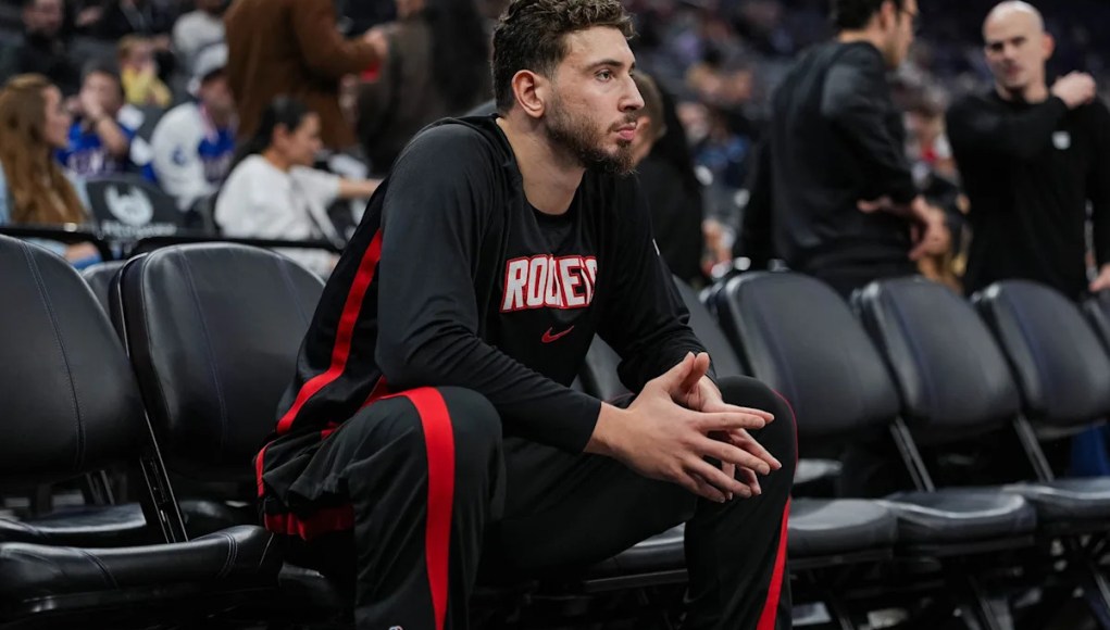 El pívot de los Rockets, Alperen Sengun, sigue marginado por dolor de espalda El pívot de los Rockets, Alperen Sengun, sigue marginado por dolor de espalda