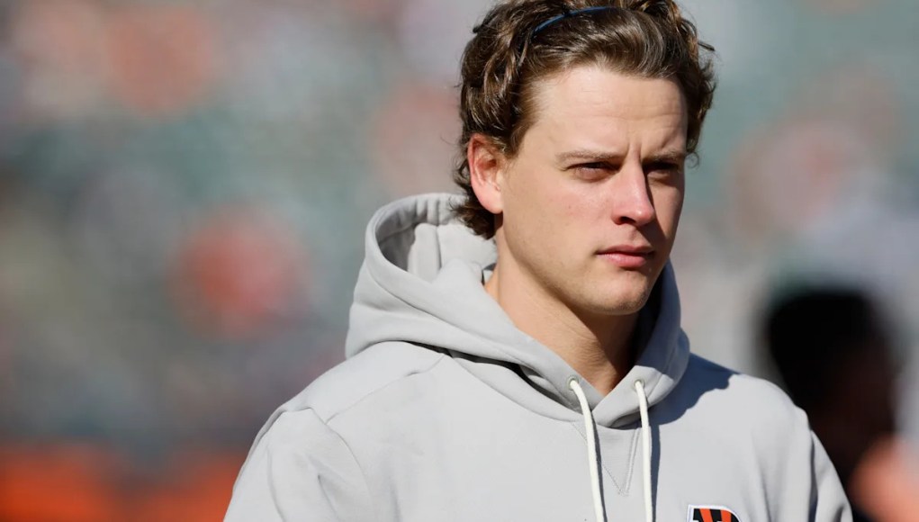 Joe Burrow sobre los críticos que dicen que no debería arriesgarse a lesionarse por 3-8 Bengals: «Eso no tiene mucho sentido para mí» Joe Burrow sobre los críticos que dicen que no debería arriesgarse a lesionarse por 3-8 Bengals: «Eso no tiene mucho sentido para mí»