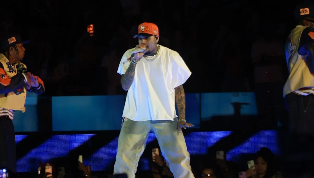 Chris Brown brisa en Los Ángeles con una destacada actuación en el concierto del 20 aniversario Chris Brown brisa en Los Ángeles con una destacada actuación en el concierto del 20 aniversario