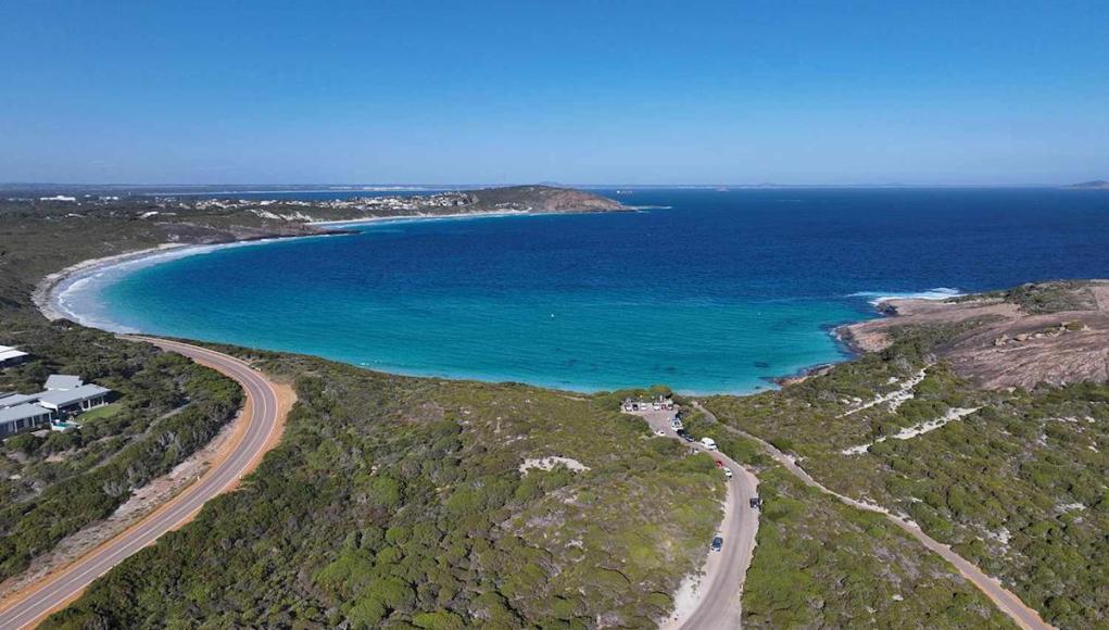 Fallidad de surfista después del ataque por el tiburón ‘masivo’ en agua hasta el pecho: informes Fallidad de surfista después del ataque por el tiburón ‘masivo’ en agua hasta el pecho: informes