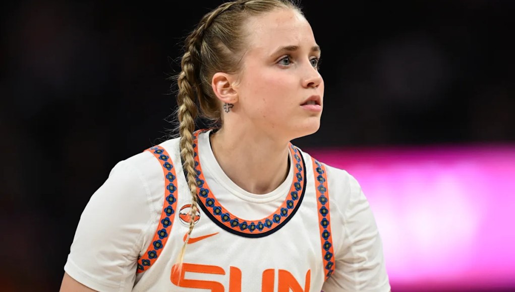 Hailey Van Lith renunció por segunda vez en mayo cuando Sun se separó del guardia de segundo año después de solo 9 juegos. Hailey Van Lith renunció por segunda vez en mayo cuando Sun se separó del guardia de segundo año después de solo 9 juegos.