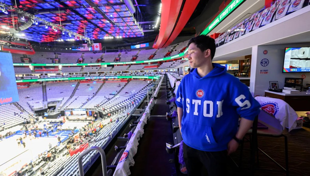 El superfan de los Pistons, ‘Korean Tom’, consigue seguidores amando a Detroit y al equipo El superfan de los Pistons, ‘Korean Tom’, consigue seguidores amando a Detroit y al equipo
