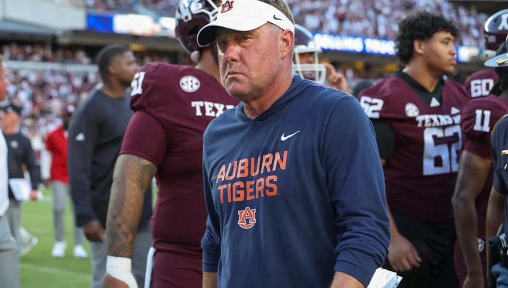 Auburn busca corregir su temporada y el mandato de Hugh Freeze con una victoria sobre Georgia Auburn busca corregir su temporada y el mandato de Hugh Freeze con una victoria sobre Georgia