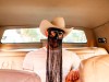 Orville Peck adelanta su próximo EP con el sencillo reflexivo ‘Drift Away’