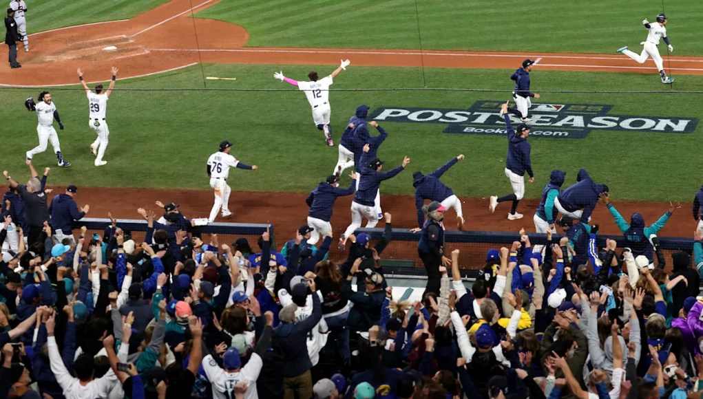 Playoffs de la MLB 2025: los Toronto Blue Jays observaron desde casa, desde la cama e incluso desde un bar cómo los Marineros ganaron el épico y maratónico Juego 5 Playoffs de la MLB 2025: los Toronto Blue Jays observaron desde casa, desde la cama e incluso desde un bar cómo los Marineros ganaron el épico y maratónico Juego 5
