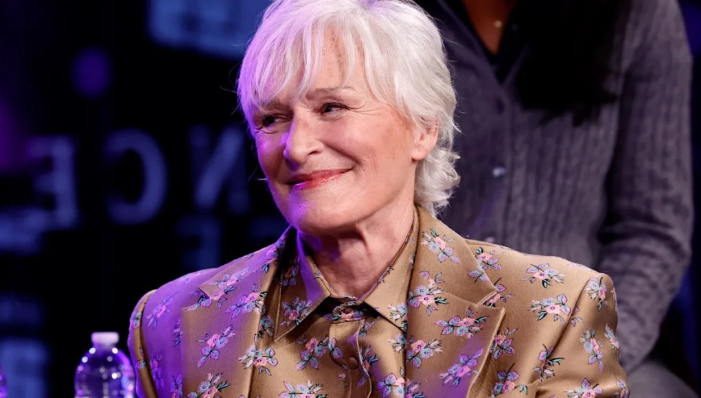 Glenn Close se vuelve rockero-chic con un nuevo peinado vanguardista en la alfombra roja Glenn Close se vuelve rockero-chic con un nuevo peinado vanguardista en la alfombra roja