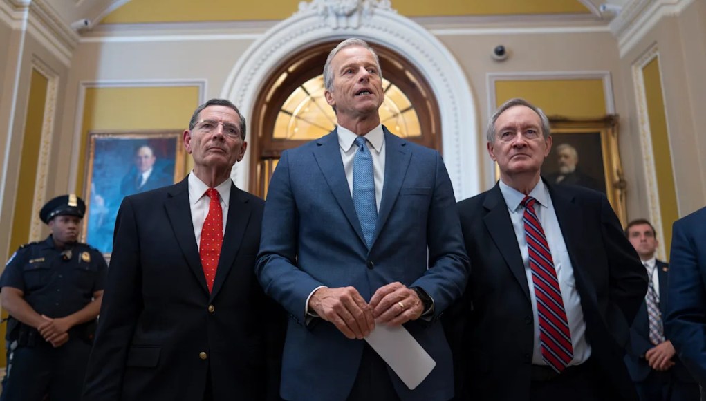 Así es como millones de personas podrían perder el seguro de salud si la factura de impuestos de Trump se convierte en ley Así es como millones de personas podrían perder el seguro de salud si la factura de impuestos de Trump se convierte en ley