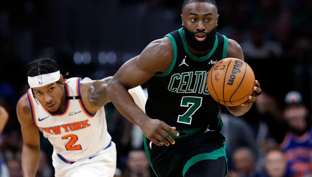 La estrella de los Celtics, Jaylen Brown, se somete a una cirugía de rodilla, se espera que esté lista para el campamento de entrenamiento La estrella de los Celtics, Jaylen Brown, se somete a una cirugía de rodilla, se espera que esté lista para el campamento de entrenamiento