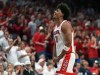 El No. 2 Arizona se hace con una parte del título de la temporada regular de los 12 Grandes con el regreso de Koa Peat, se aleja del No. 14 Kansas