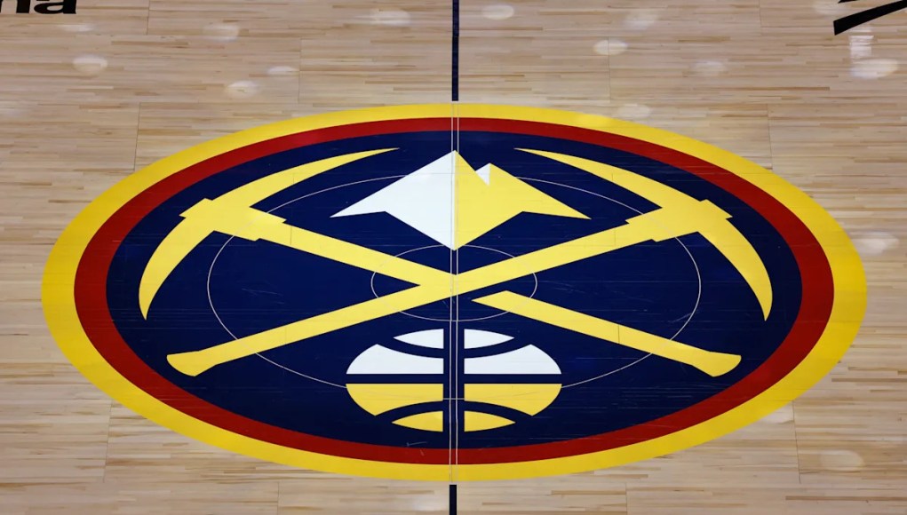 Nuggets promueve a Ben Tenzer al vicepresidente ejecutivo de operaciones de baloncesto, contrate a Jon Wallace en la revisión de la oficina principal Nuggets promueve a Ben Tenzer al vicepresidente ejecutivo de operaciones de baloncesto, contrate a Jon Wallace en la revisión de la oficina principal