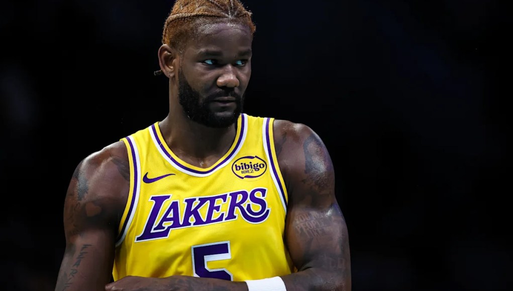 El pívot de los Lakers, Deandre Ayton, detenido y liberado en el aeropuerto de Bahamas por presunta posesión de marihuana El pívot de los Lakers, Deandre Ayton, detenido y liberado en el aeropuerto de Bahamas por presunta posesión de marihuana