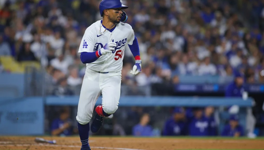 Mookie Betts de los Dodgers recibe un hit a cambio de la alineación después de más de un mes en IL Mookie Betts de los Dodgers recibe un hit a cambio de la alineación después de más de un mes en IL