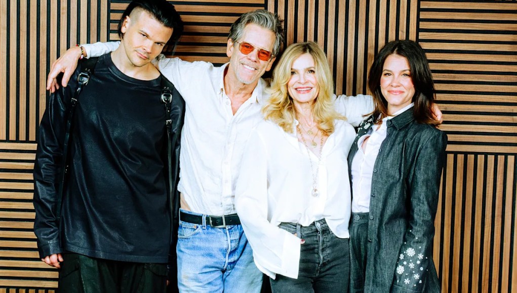 Kevin Bacon dice que se explica demasiado. Su familia está de acuerdo Kevin Bacon dice que se explica demasiado. Su familia está de acuerdo