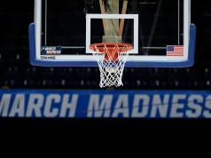 Actualizaciones en vivo del torneo de la NCAA, puntajes: el No. 1 Duke maneja al No. 2 UConn; Michigan derrota a Tennessee; Las mujeres de UCLA y UConn avanzan a la Final Four