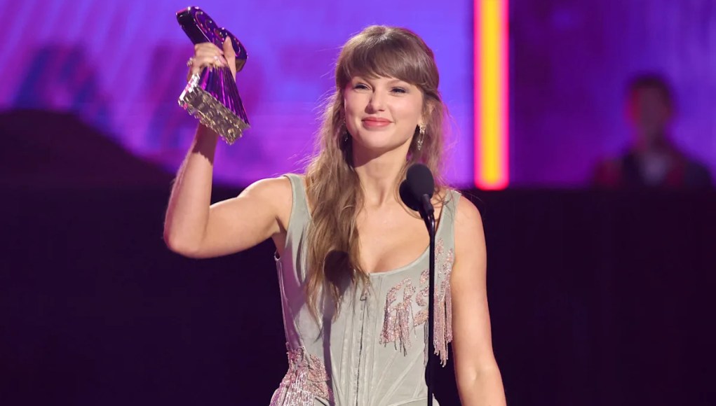 Taylor Swift gana a lo grande en los premios iHeartRadio y se siente «feliz y fuerte» Taylor Swift gana a lo grande en los premios iHeartRadio y se siente «feliz y fuerte»