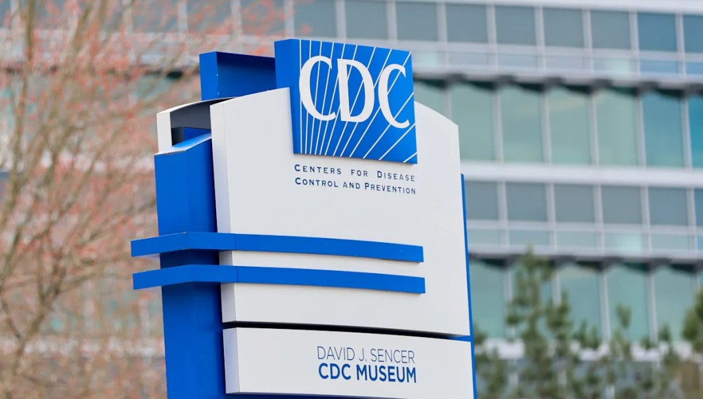 Los CDC están en crisis después de que la agencia retrocediera al desacreditar el vínculo entre las vacunas y el autismo Los CDC están en crisis después de que la agencia retrocediera al desacreditar el vínculo entre las vacunas y el autismo