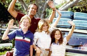 Chevy Chase tiene una enorme reunión de ‘Vacaciones National Lampoon’ en un nuevo video