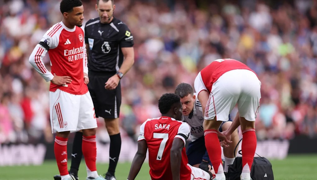 Bukayo Saka Lesión Última actualización: la estrella del Arsenal, Inglaterra sufre una lesión en los isquiotibiales Bukayo Saka Lesión Última actualización: la estrella del Arsenal, Inglaterra sufre una lesión en los isquiotibiales