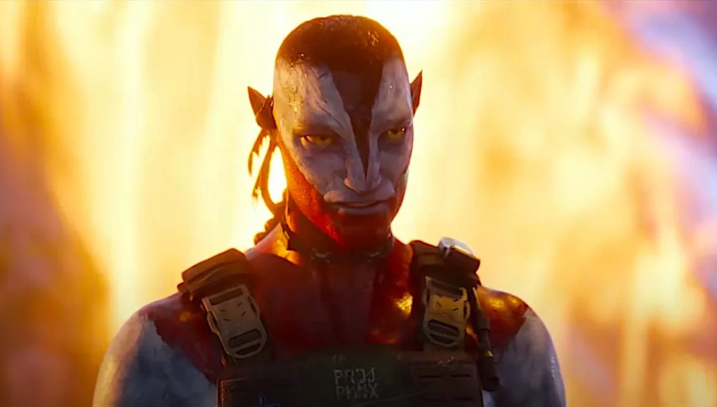 Miembro de la tripulación de Fire and Ash se vuelve real sobre disparar una secuencia de acción de sonido salvaje con llamas reales Miembro de la tripulación de Fire and Ash se vuelve real sobre disparar una secuencia de acción de sonido salvaje con llamas reales