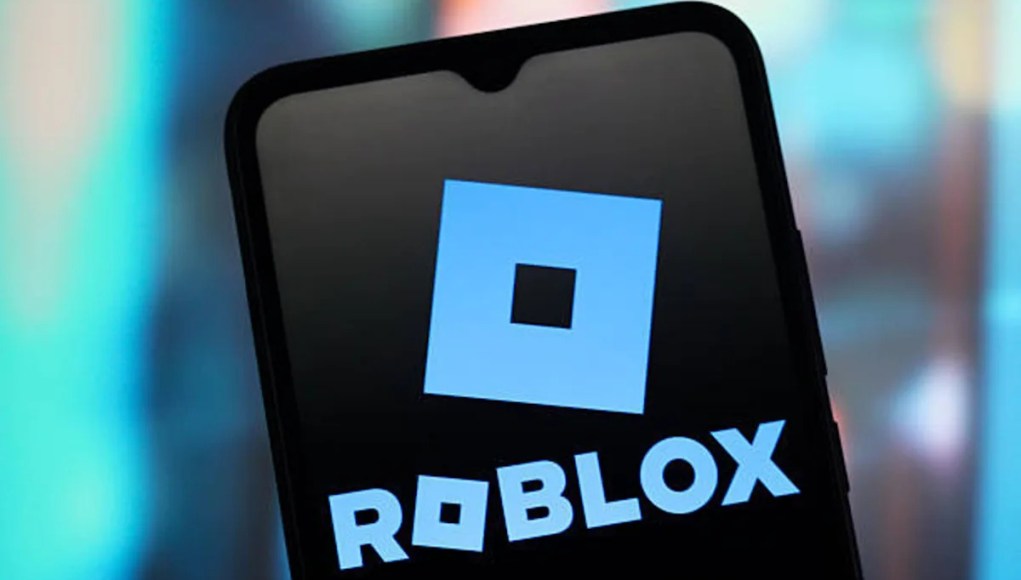 YouTuber atrapó a los depredadores sexuales en Roblox. Ahora se enfrenta a la prohibición de la plataforma. YouTuber atrapó a los depredadores sexuales en Roblox. Ahora se enfrenta a la prohibición de la plataforma.