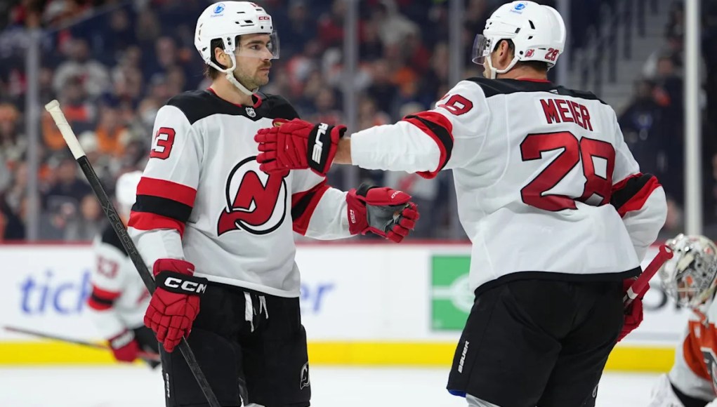 Los delanteros suizos de los Devils miran la historia del hockey internacional mañana Los delanteros suizos de los Devils miran la historia del hockey internacional mañana