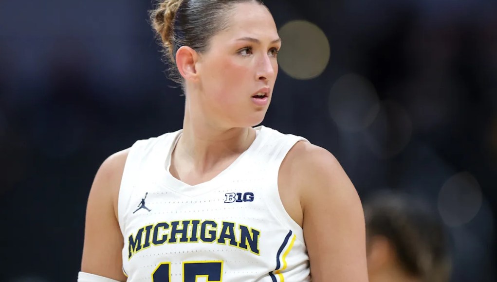 Para Ashley Sofilkanich, ex jugadora del año de la Patriot League, el partido de primera ronda de Michigan significa más Para Ashley Sofilkanich, ex jugadora del año de la Patriot League, el partido de primera ronda de Michigan significa más